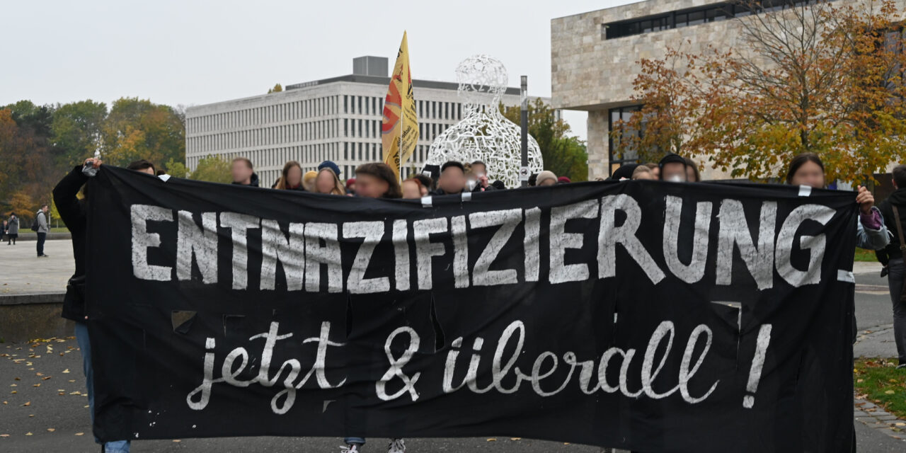 Nazis runter vom Campus!