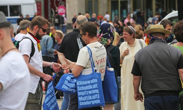 Geschäfte mit der Angst: Wie Rechte an und in Krisen Geld verdienen