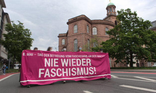 400 Menschen bei Antifa-Demo zum 8. Mai