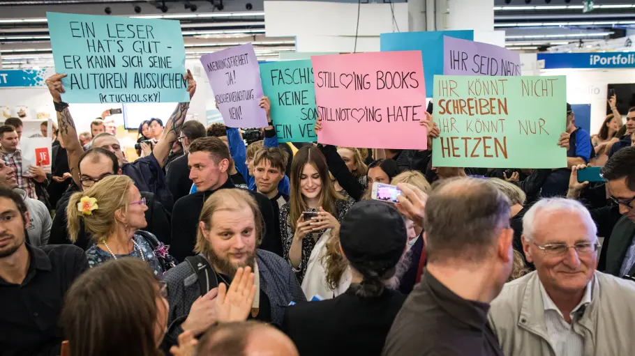 Buchmesse – mit Awarenessteam gegen Nazis