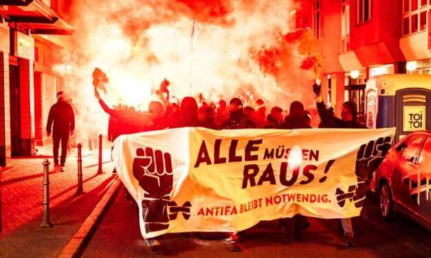 Kraftvolle Spontandemonstration zum Urteil im Antifa-Ost-Prozess