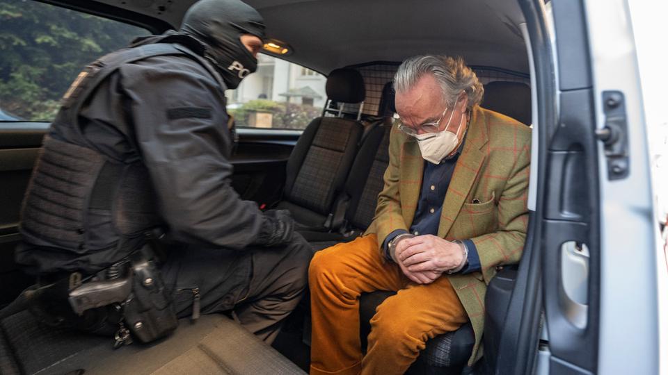 Neun Angeklagte – Prozess gegen Reichsbürger-Gruppe um Prinz Reuß beginnt in Frankfurt