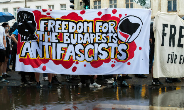 Wegen Angriffen in Budapest – Bundesanwaltschaft klagt sechs weitere An­ti­fa­s an