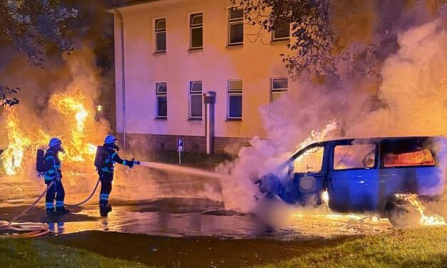 Niemals kriegstüchtig! Feuer für Bundeswehr-Fuhrpark in Kassel