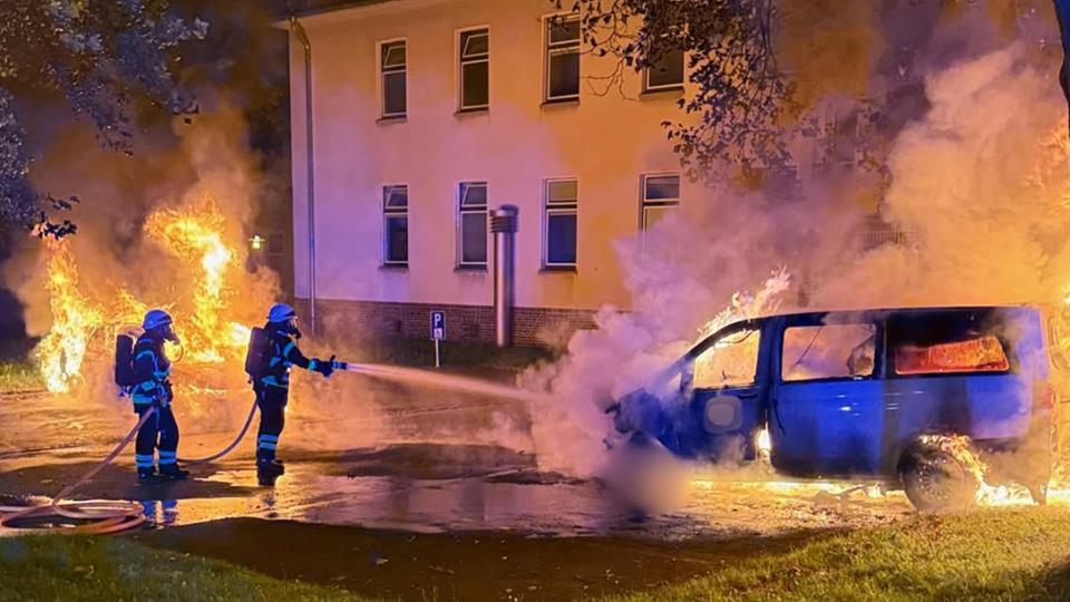 Niemals kriegstüchtig! Feuer für Bundeswehr-Fuhrpark in Kassel