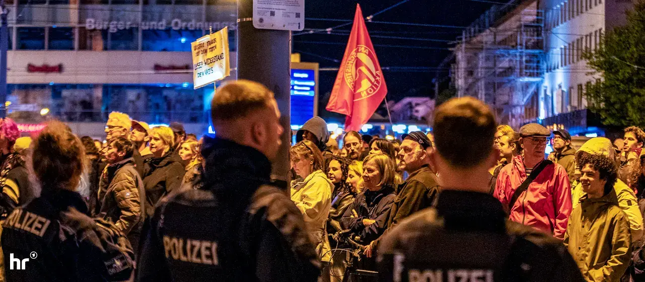 Rechter Fackelmarsch in Darmstadt von Gegendemonstranten verhindert